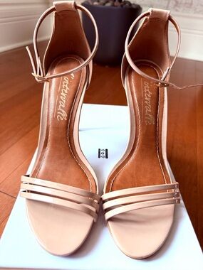 L'INTERVALLE Beige Patent Ankle-Strap Heels